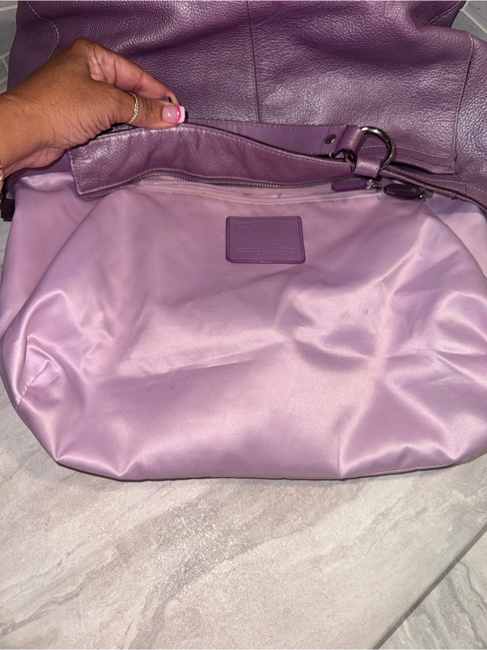 EUC Coach Pebbled Leather Large Shoulder Bag in Pretty Lilac w/ Zippered Closure - Picture 15 of 17